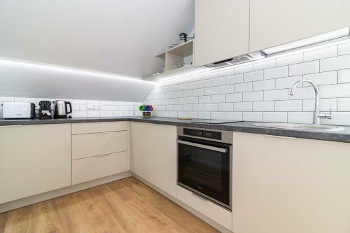 Top Street One Apartments, By Cohost