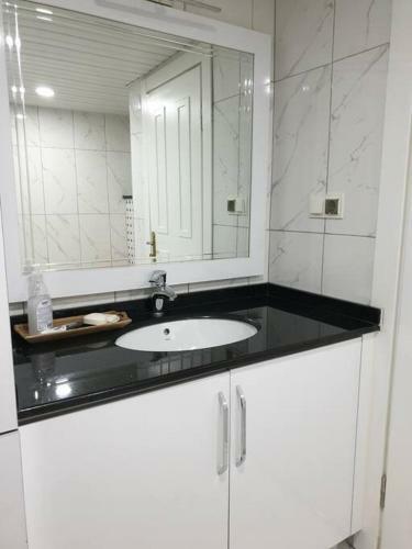 Apartamento Luxury Home With A Sea And Castle View At Centre