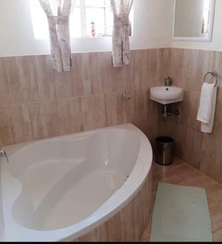 Tus Nua Apartment