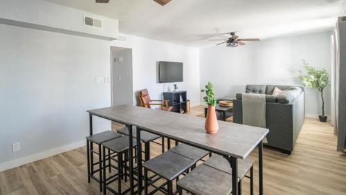 Wanderjaunt - Cozy 2br Apartment In Scottsdale
