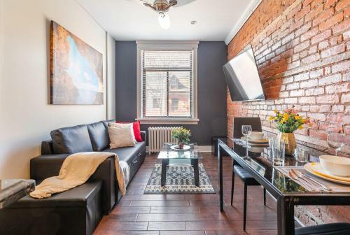 Upscale 2br With King Bed - Boutique Apartment - Prime Location