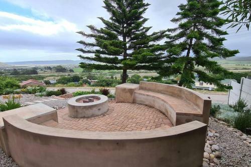 Beautiful And Modern 4 Bedroom 2 Bathroom House