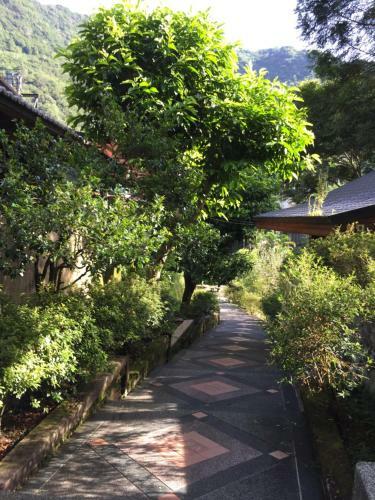 Teng-long Hot Spring Village