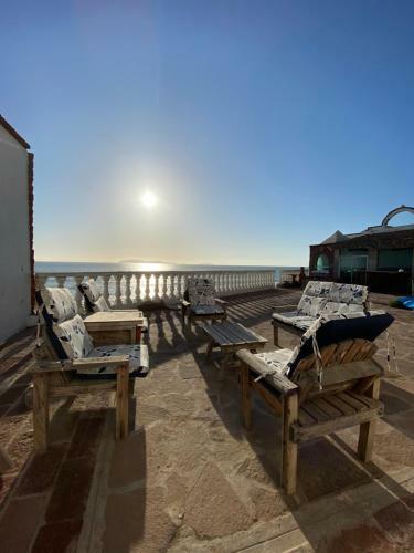 Ocean Front Antique House, Private Beach!