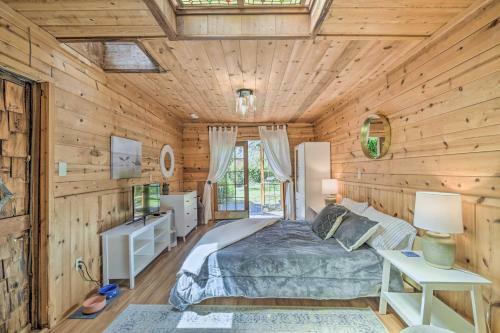 Apartamento Enchanting Studio With Garden About 1 Mi To Beach!