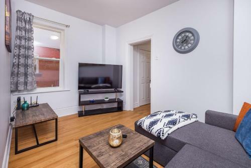 Apartamento Cozy & Warm - 2br Apt With King Bed - Steps From Byward Market