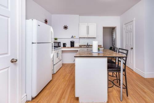 Apartamento Cozy & Warm - 2br Apt With King Bed - Steps From Byward Market