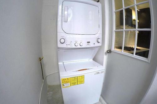 3 Rooms, 2 Bath Apartment For 6