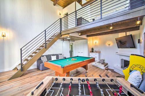 Modern North Bay Home With Pool Table And Patio!