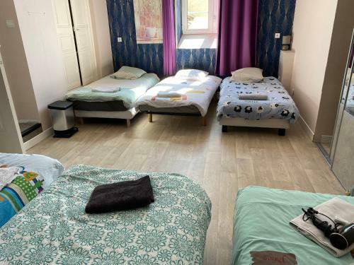 Maison/ /7 Salles De Bain/8 Chambres