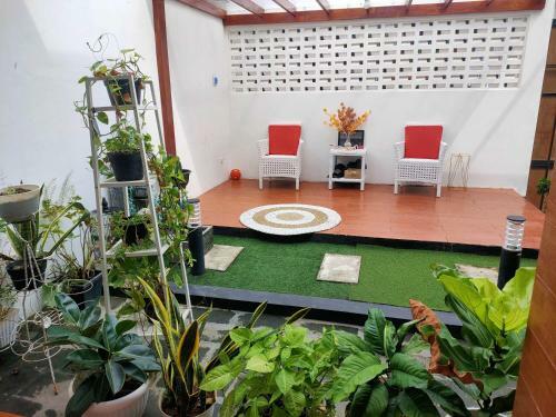Hotel Express O 91277 Atiq Homestay Syariah
