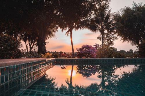 4 Bedrooms Luxury Riverside Villa Overwatch The Sunset