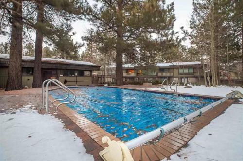 #487 - Newly Remodeled Mammoth Condo - Spa & Pool