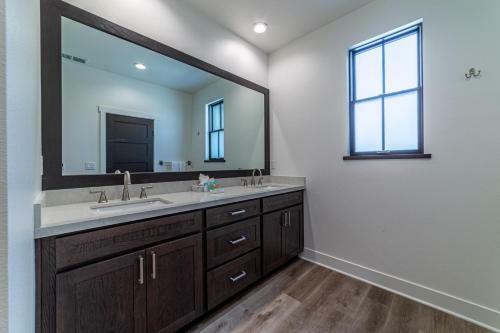 #519 Luxurious New Build, With Mountain Views