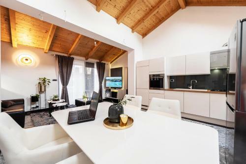 Holiday Home Decorus