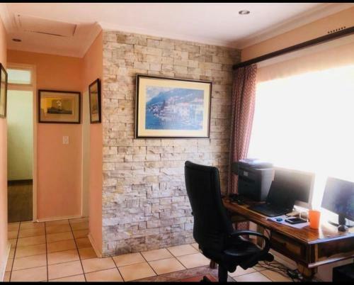 Helderkruin 4 Bedroom Home