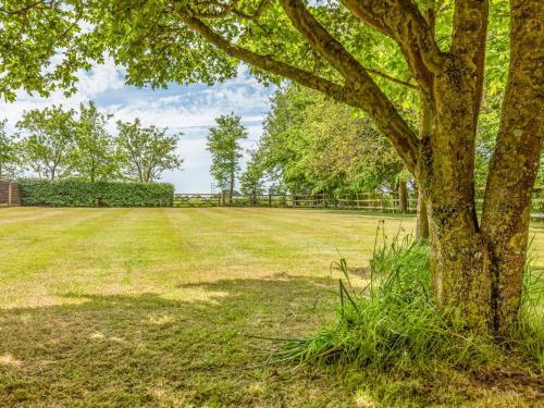 Pass The Keys Large Converted Barn With Pool, Gym And Gardens