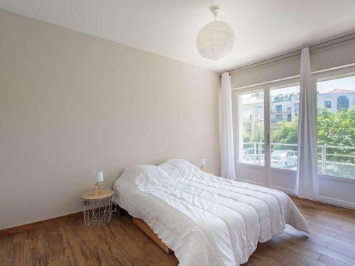 Apartment Biarritz, 3 Bedrooms, 6 Persons - Fr-1-3-553