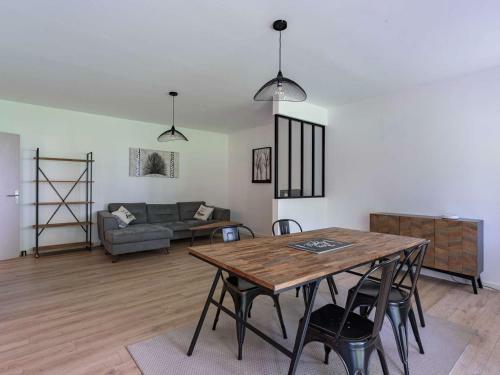 Apartment Biarritz, 3 Bedrooms, 6 Persons - Fr-1-3-553