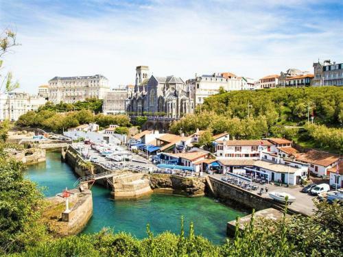 Apartment Biarritz, 3 Bedrooms, 6 Persons - Fr-1-3-553