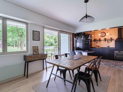 Apartment Biarritz, 3 Bedrooms, 6 Persons - Fr-1-3-553