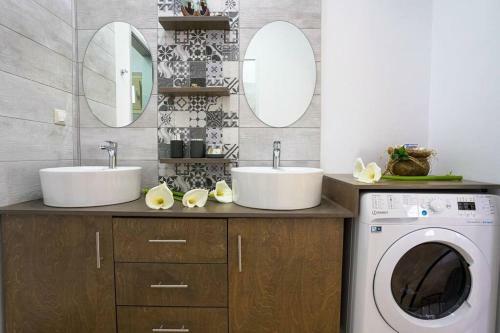 Lovely Renovated Villa With Pool, Up To 9 Persons