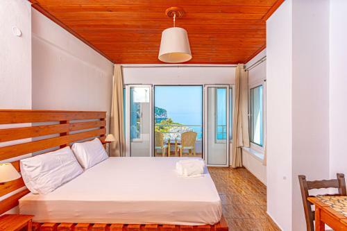 Hostal The Life Suites