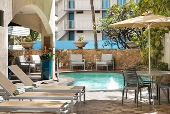 Coconut Waikiki Hotel, A Joie De Vivre