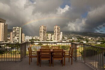 Coconut Waikiki Hotel, A Joie De Vivre