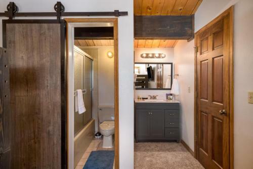 #1006 - Spacious Mountain Condo, Spa & Walk To Gondola