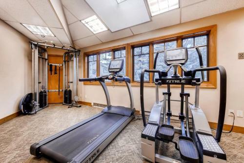 #1006 - Spacious Mountain Condo, Spa & Walk To Gondola