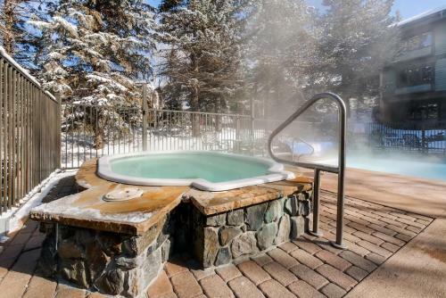 #1006 - Spacious Mountain Condo, Spa & Walk To Gondola