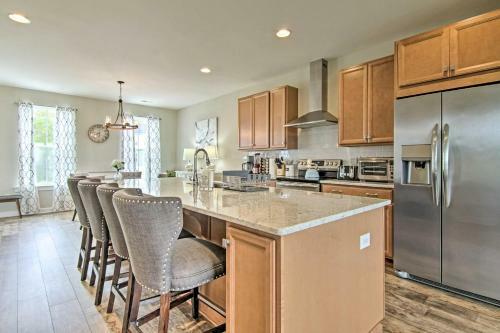 Newly Built Family House With Community Pool!