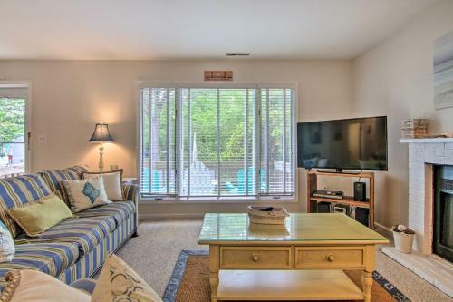 Family Townhome With Pool Access 1 Mi To Beach