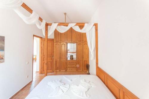 Traditional House Meloi