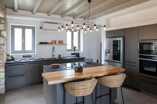 Villa Arleta In Punda Beach Paros For 8 With Private Pool
