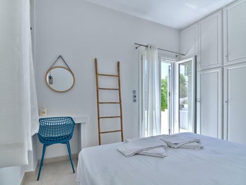 Seafront Apartment With 2 Bedrooms In Naousa