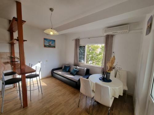 Cozy Apartments With Balcony And Garden - Ae1564