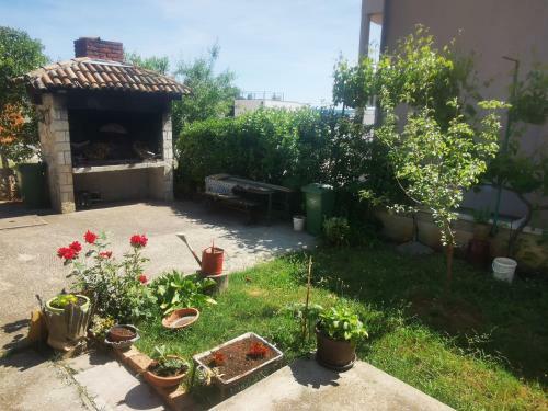 Cozy Apartments With Balcony And Garden - Ae1564