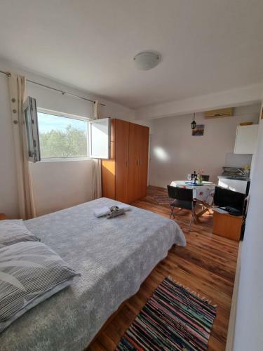 Cozy Apartments With Balcony And Garden - Ae1564