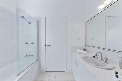 Enjoy Sunsets At Fully Equipped 3br Apartment With Wifi And Pool