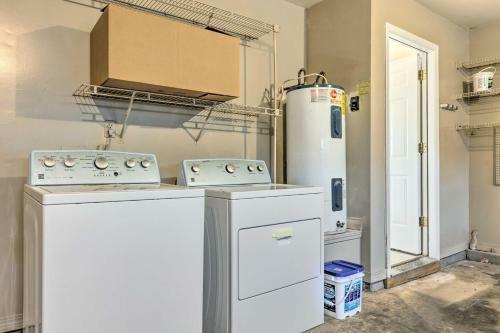 Single-story Home With Patio, 5 Mi To Beach!