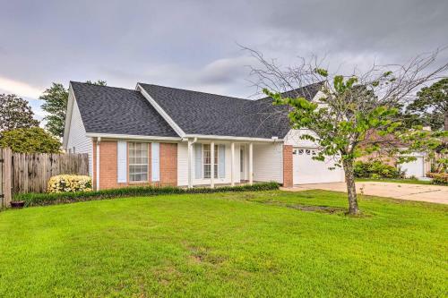 Single-story Home With Patio, 5 Mi To Beach!