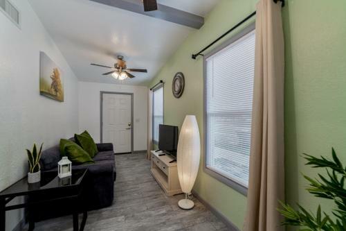 The Sunshine Spacious 4 Bed Vacation Home, Lakeland