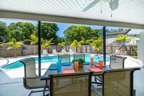 Spacious Pool Home With Putting Green, Sleeps 18!!