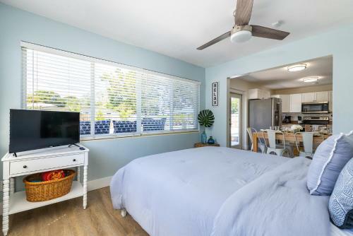 Beautiful Pool Home Minutes Away From Indian Rocks Beach!!