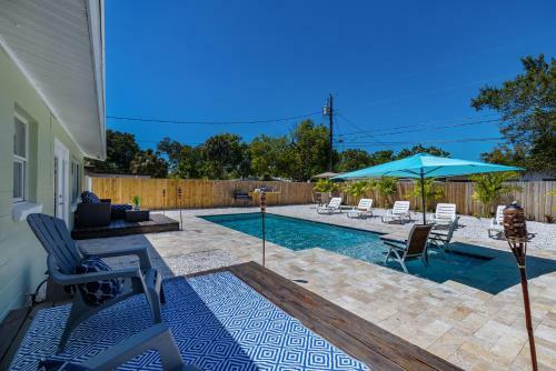 Beautiful Pool Home Minutes Away From Indian Rocks Beach!!