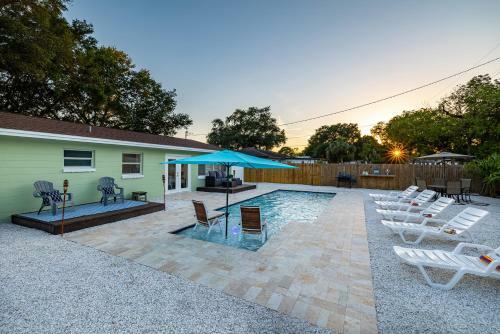 Beautiful Pool Home Minutes Away From Indian Rocks Beach!!