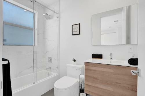 Villa Las Olas Designer Retreat With A Heated Pool!