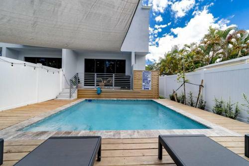 Villa Las Olas Designer Retreat With A Heated Pool!